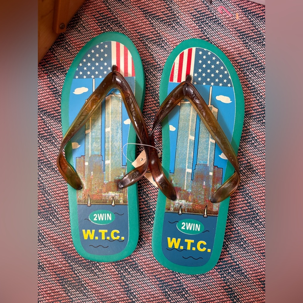 Vintage 9/11 Memorial WTC Twin Towers NYC Souvenir Flip Flops Deadstock Size 10